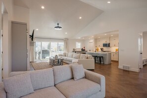 Smart-tv och eldstad