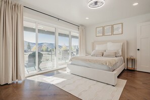 2 bedrooms, iron/ironing board, travel crib, free WiFi