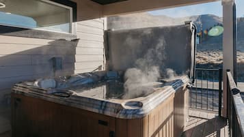 Tina de hidromasaje al aire libre