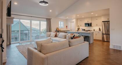 Mountain View Lodge â Scenic Cabin Retreat with Snowmobile Access & Lake Views