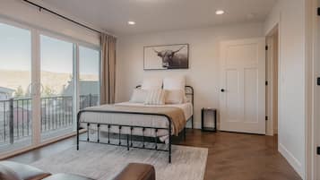 2 bedrooms, iron/ironing board, travel crib, free WiFi
