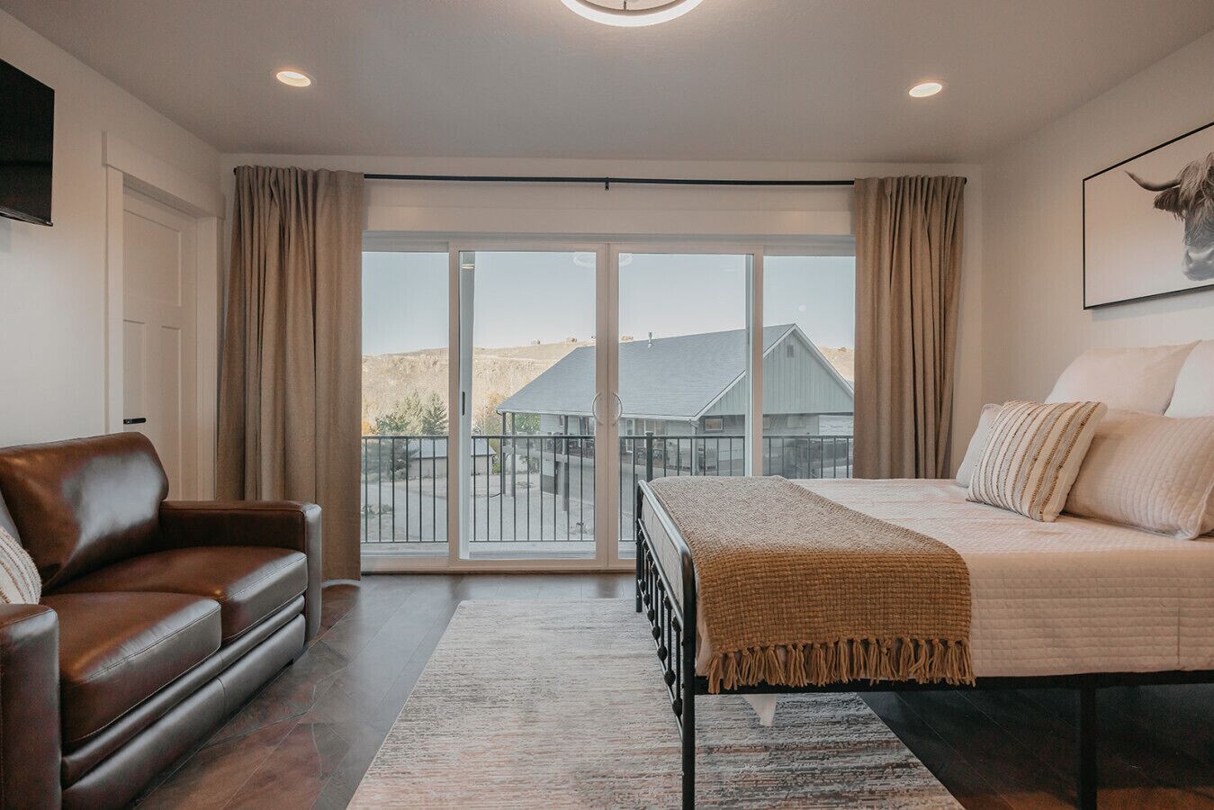 2 bedrooms, iron/ironing board, travel crib, free WiFi