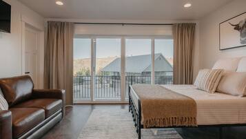 2 bedrooms, iron/ironing board, travel cot, free WiFi