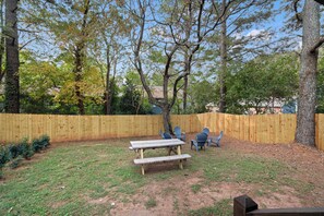 Unclassified image, 4 of 38, button - 10 Min to Downtown - Desk  - Fenced Yard - Wi-Fi (Raleigh)