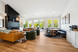 Smart TV, fireplace