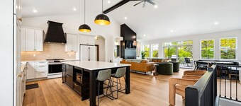 The Edelweiss: NEW 6 BR/Theatre/Game Room/Fire Pit