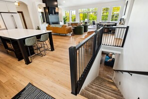Smart TV, fireplace - Thoughtfully Designed Luxury Group Retreat (Ephraim)