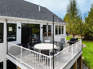 Outdoor dining - The Edelweiss: NEW 6 BR/Theatre/Game Room/Fire Pit (Ephraim)