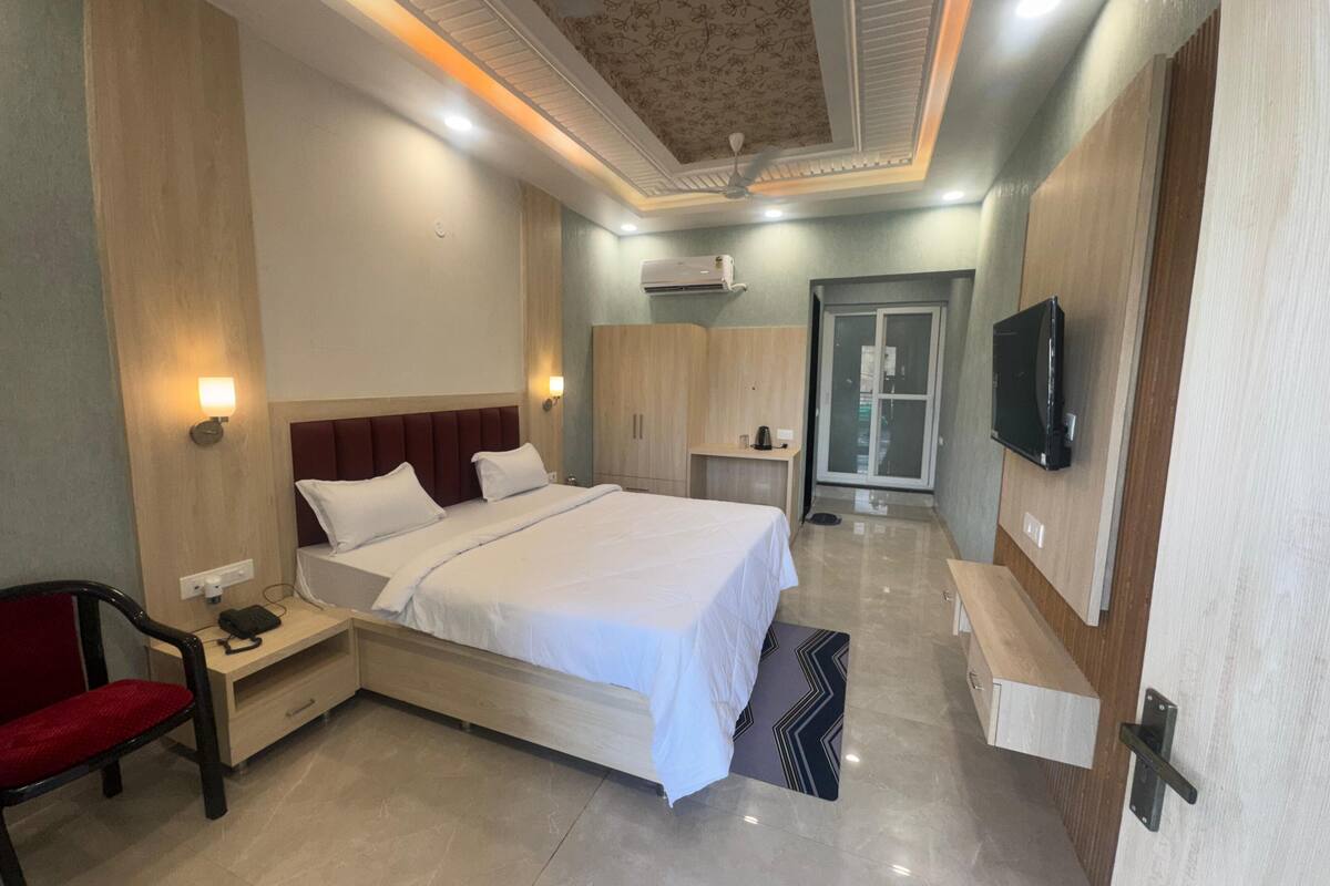 Classic Double or Twin Room | Desk, free WiFi
