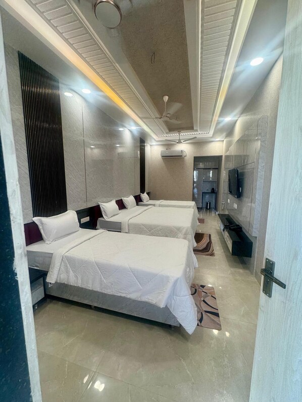 Classic Double or Twin Room | Desk, free WiFi, bed sheets