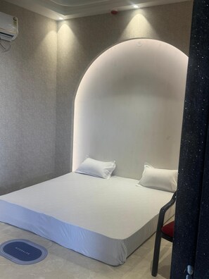 Classic Double or Twin Room | Desk, free WiFi