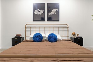 4 bedrooms, WiFi, bed sheets