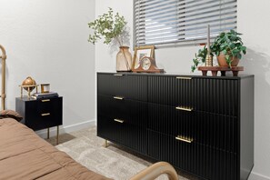 4 bedrooms, WiFi, bed sheets