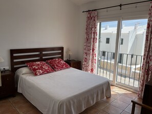 4 soverom, strykejern/-brett, wi-fi (inkludert) og sengetøy