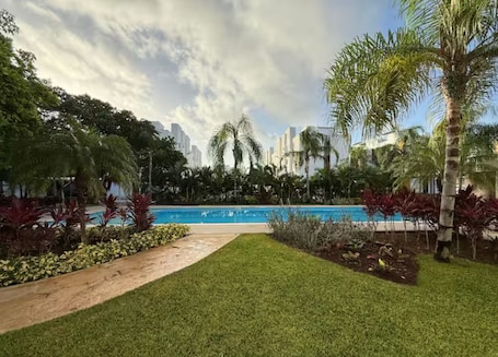 Pool. Lirios Cancun apartment with pool