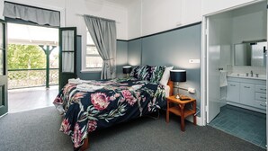Standard Room | Bed sheets - Bendemeer Hotel (Bendemeer)