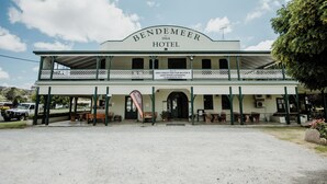 Front of property - Bendemeer Hotel (Bendemeer)