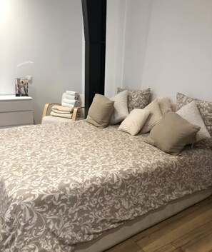 2 bedrooms, WiFi, bed sheets