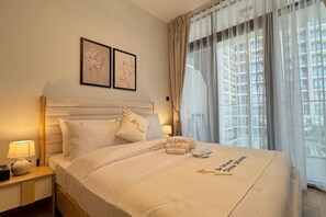 1 dormitorio, tabla de planchar con plancha, wifi y ropa de cama