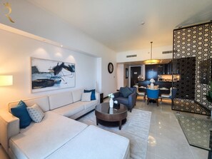 TV - Luxurious 2BR Apartment with Ocean Views & Comfort (Abu Dhabi)
