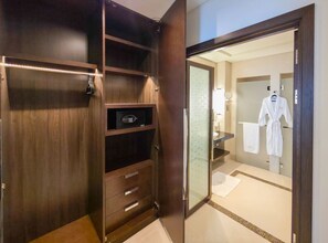 Interior - Luxurious 2BR Apartment with Ocean Views & Comfort (Abu Dhabi)