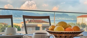 Matea's Seaview Patio