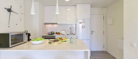 Fridge, microwave, oven, stovetop