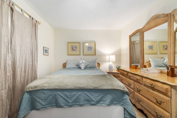 2 bedrooms, iron/ironing board, free WiFi