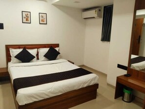 Desk, free WiFi - Hotel Joy Executive  (Pune)