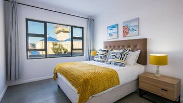 2 bedrooms, desk, iron/ironing board, WiFi