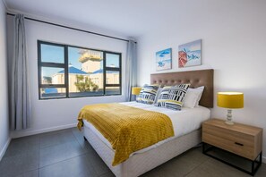 2 bedrooms, desk, iron/ironing board, WiFi