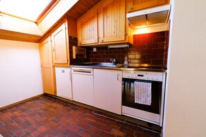 Réfrigérateur, four, plaque de cuisson, lave-vaisselle
