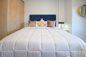1 bedroom, desk, WiFi - Luxury Studio 2345 in Circa (Illovo, Sandton)