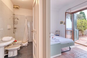 Standard Apartment, 2 Bedrooms, 2 Bathrooms (Hanbury Apt Pool And Sea) | Bathroom - Hanbury Apt Pool And Sea (Ventimiglia)