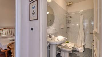 Apartemen Standar, 2 kamar tidur, 2 kamar mandi (Hanbury Apt Pool And Sea) | Kamar mandi
