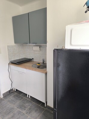 Fridge, microwave, stovetop, coffee/tea maker - APART 1 located 100 m from the beach (Bray-Dunes)