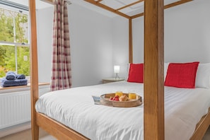 3 bedrooms, iron/ironing board, free WiFi, bed sheets - 3 Dixon Ground | Coniston -  a cottage that sleeps 6 guests  in 3 bedrooms (Coniston)