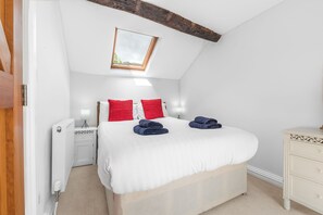 3 bedrooms, iron/ironing board, free WiFi, bed sheets - 3 Dixon Ground | Coniston -  a cottage that sleeps 6 guests  in 3 bedrooms (Coniston)