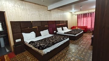 Family Double Room, Mountain View | Desk, laptop workspace, blackout drapes, soundproofing