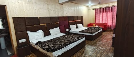 Family Double Room, Mountain View | Desk, laptop workspace, blackout drapes, soundproofing