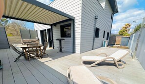 Outdoor dining - House 4 Bedrooms for 8 with solarium (Le Teich)