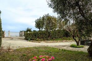 Property grounds - Beautiful private villa with A/C, hot tub, WIFI, TV, patio and panoramic view, close to Ancona (Falconara Marittima)