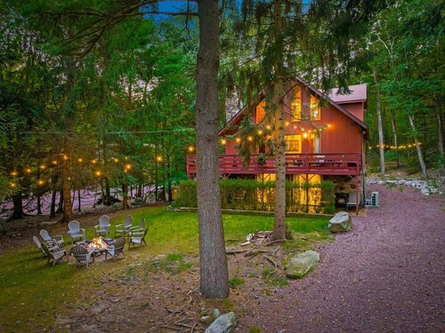 Lake Harmony Speakeasy, Hot Tub, Dog-Friendly Stay