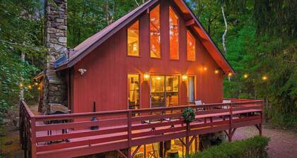 Lake Harmony Speakeasy, Hot Tub, Dog-Friendly Stay
