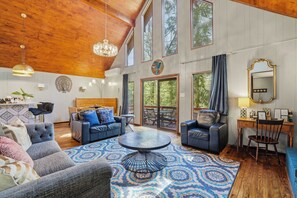 TV, fireplace, offices