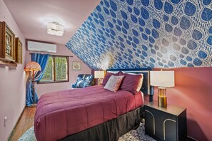 5 bedrooms, desk, iron/ironing board, WiFi