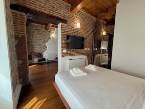 Luxury Double Room, City View | Minibar, in-room safe, desk, laptop workspace - EXORIA Luxury Rooms & Spa (Nuoro)