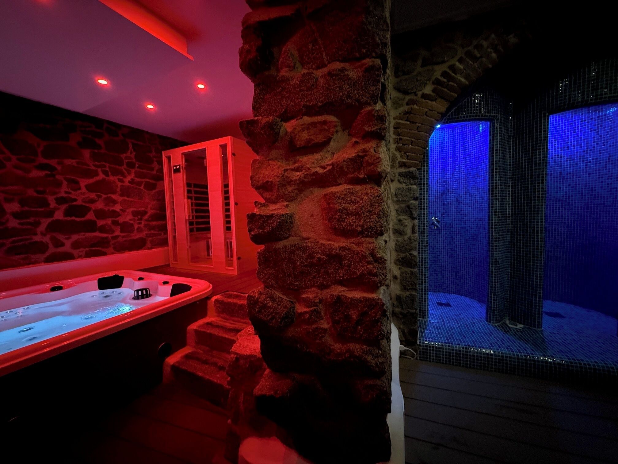 Sauna, hot tub