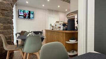 TĂ€gliches inbegriffenes FrĂŒhstĂŒcksbuffet