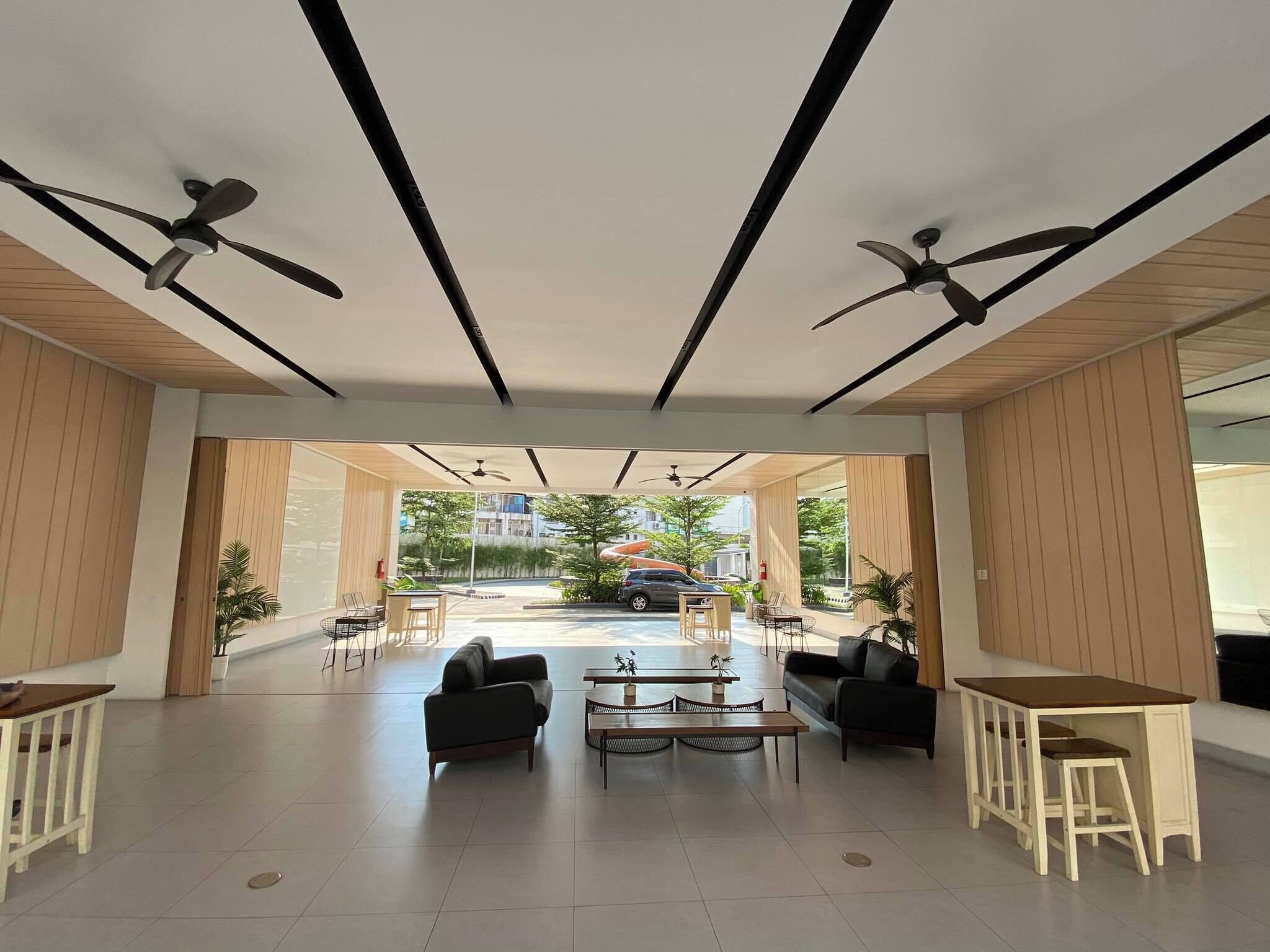 Condo, 1 Bedroom, Accessible, Smoking | Living area